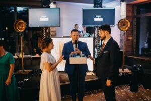 Read more about the article Czy&nbsp;DJ na&nbsp;wesele to&nbsp;dobry pomysł?