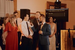 Read more about the article Atrakcje na&nbsp;wesele – pomysły, które zapadną w&nbsp;pamięć